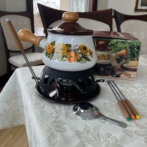 Vintage Porcelain Bonded on Steel Fondue Pot with 5 Stainless Steel Forks in Box